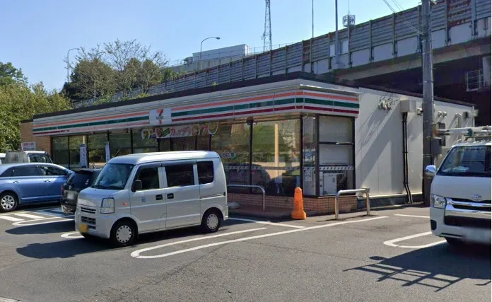 セブンイレブン横浜峰沢町西店468m(周辺)