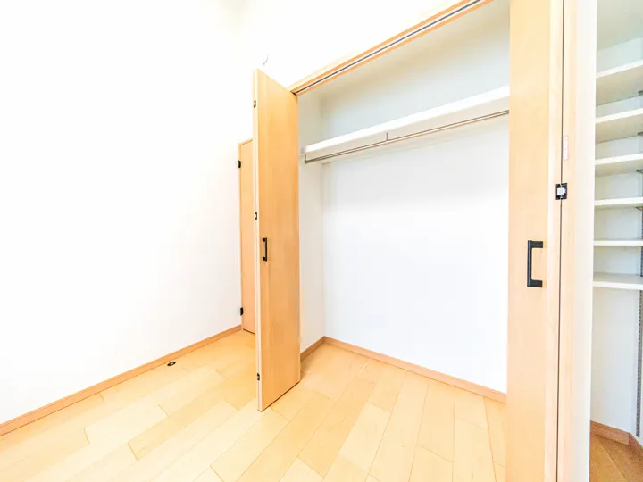 サニータウン茅ケ崎5号棟55室クローゼット