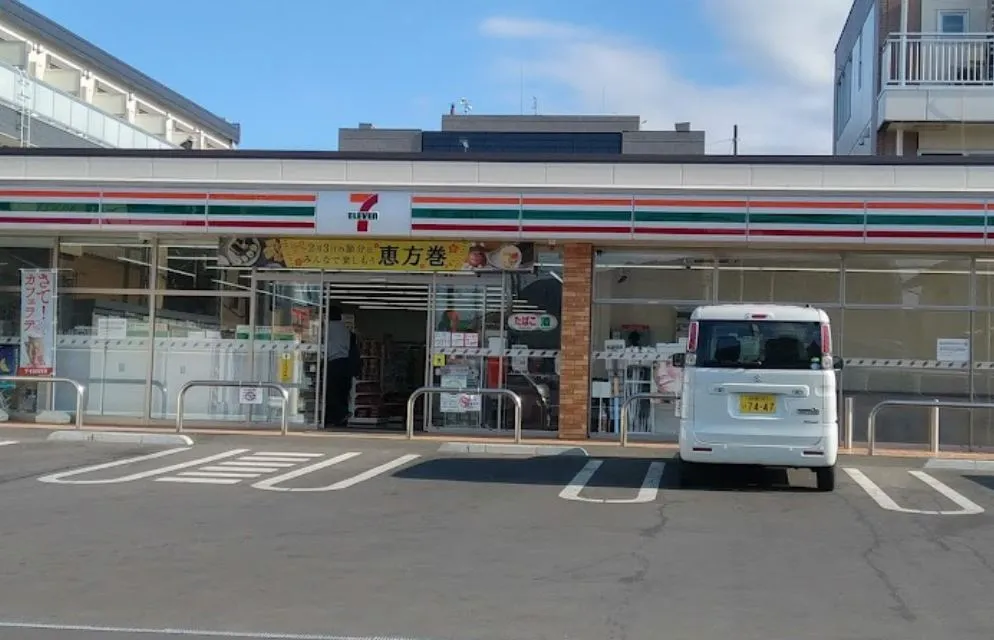 セブンイレブン大和上草柳店245ｍ
