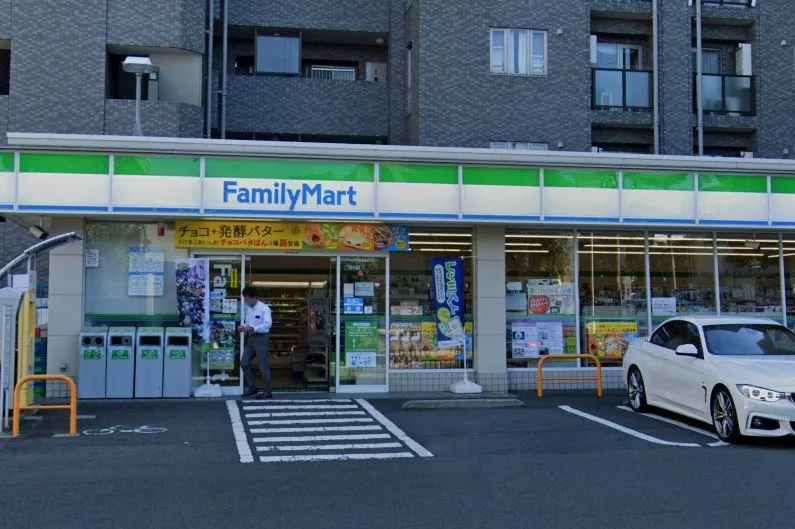 ファミリーマートスリーウェル新横浜店283m