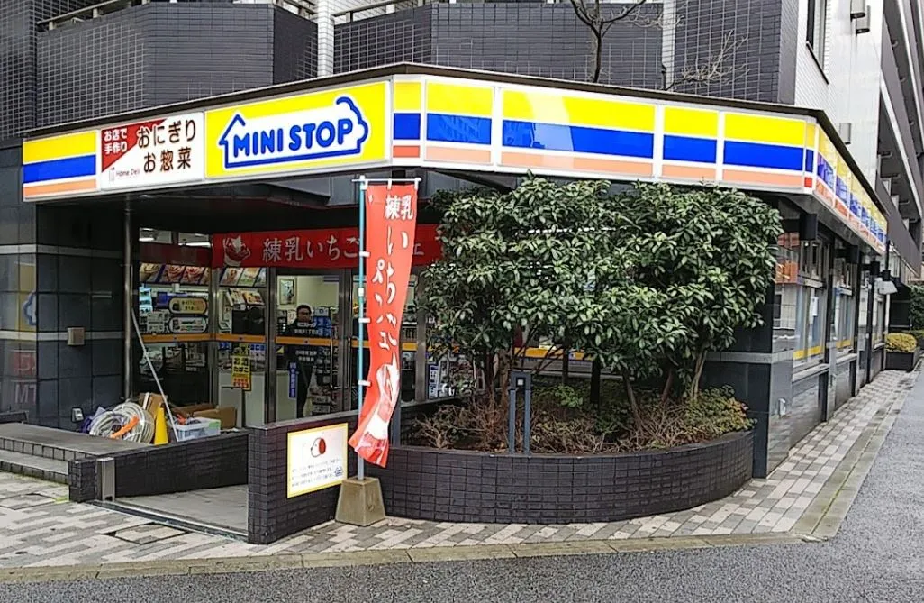 ミニストップ新横浜１丁目店466m