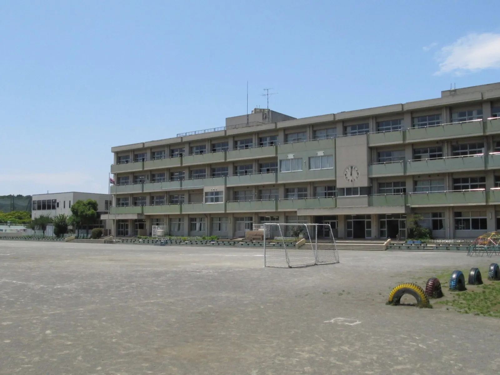 藤沢市立大清水小学校882m