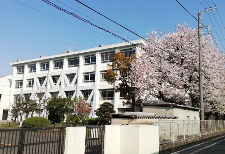 藤沢市立湘南台小学校716ｍ