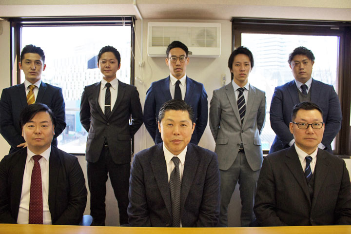 ウイングコーポレーション営業スタッフ集合写真