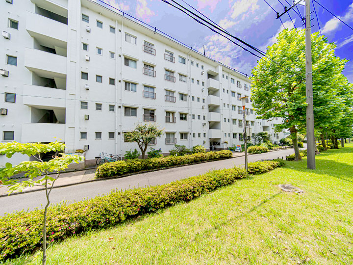 ガーデン山団地6号棟外観3